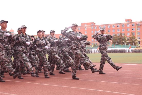 通化师范学院举行2021级新生军训汇报表演大会暨开学典礼