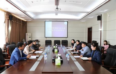 D:\2019.4.15朱校带队与长白县教育系统进行洽谈\AAAL9857.JPG